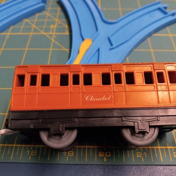 TOMY Engine Molly, tender, Annie, Clarabell Train - Picture 10 of 11